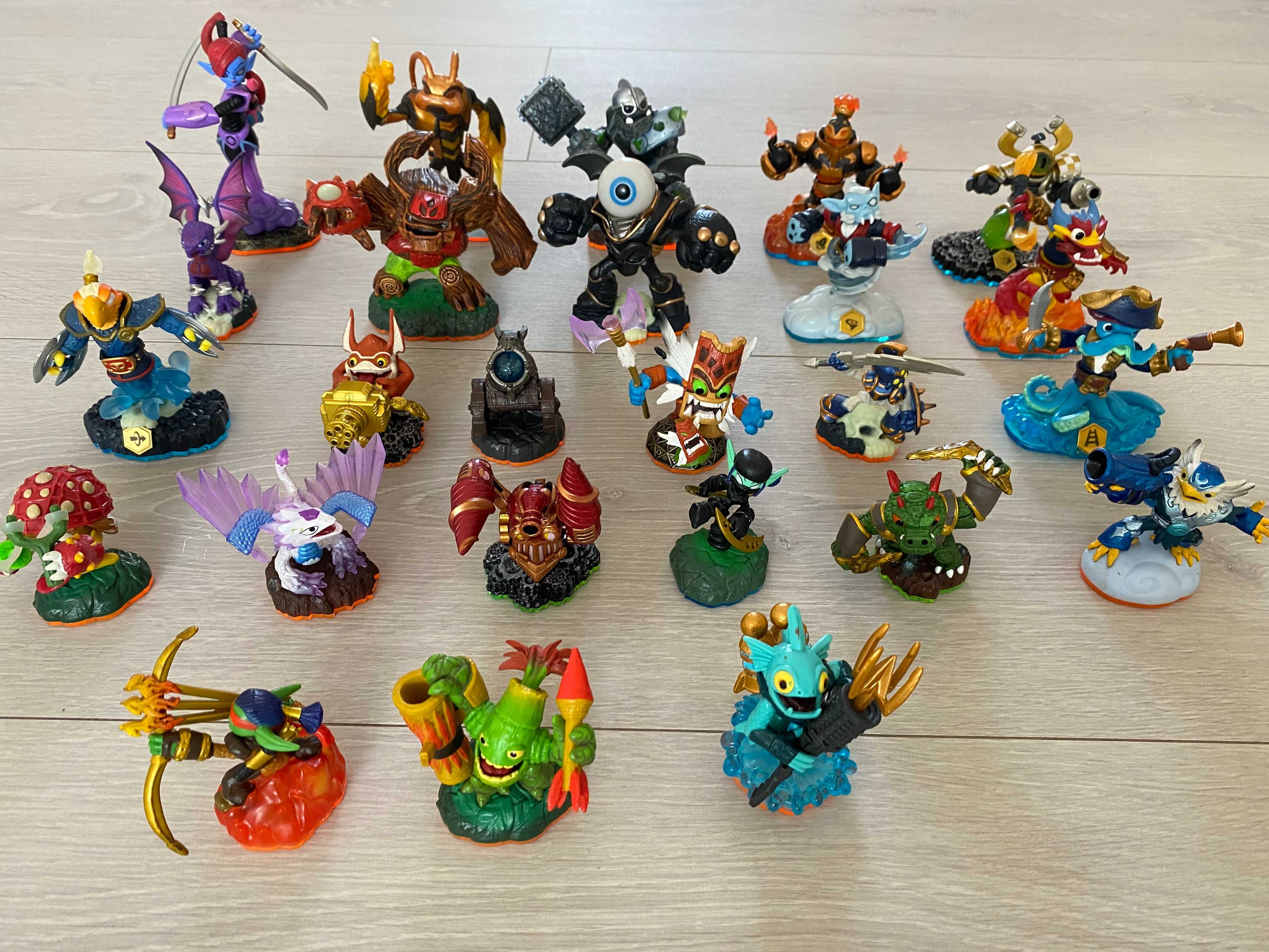 Jogos e Bonecos SkyLanders para a Xbox 360