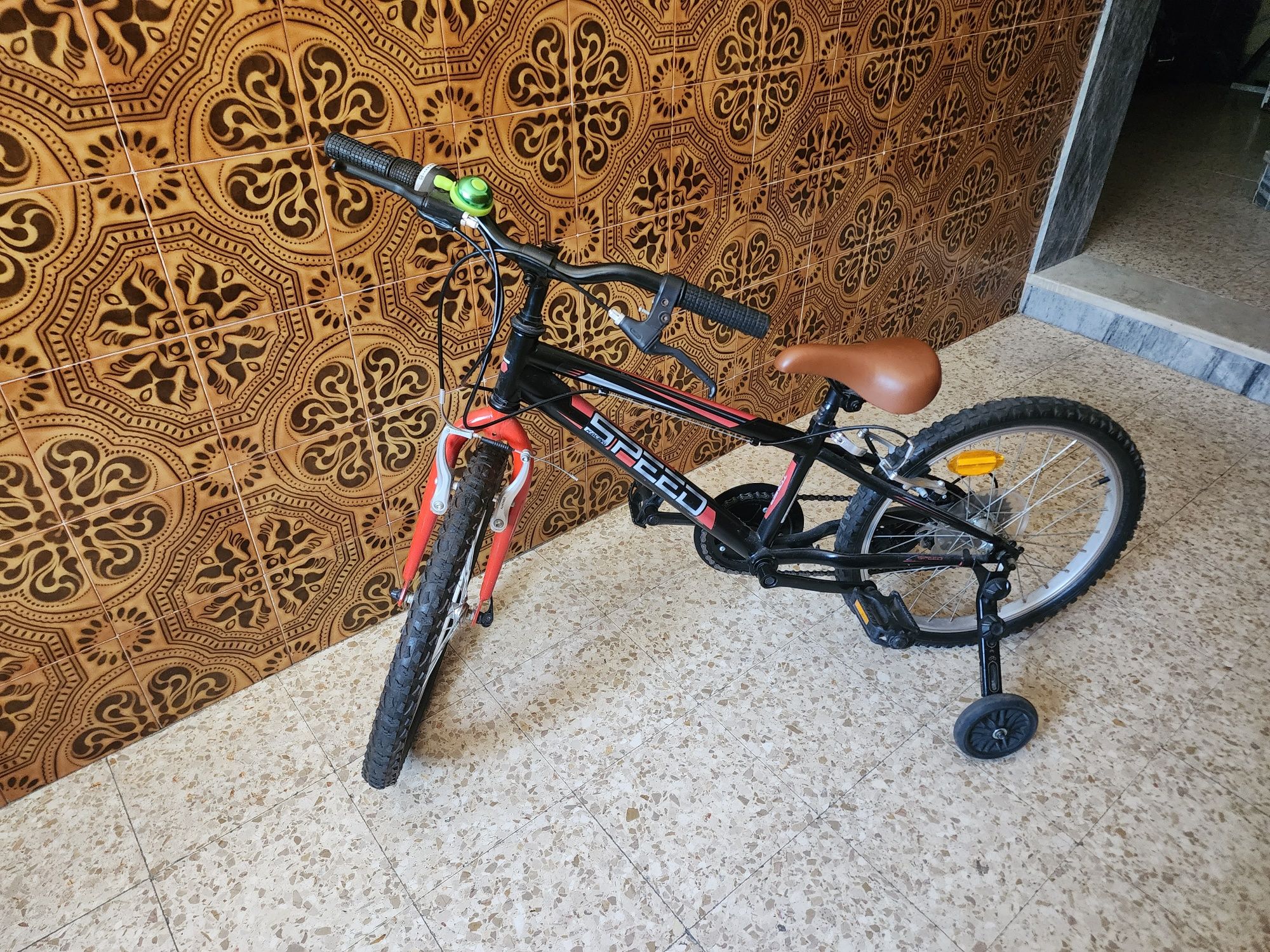 Bicicletas poucos usadas