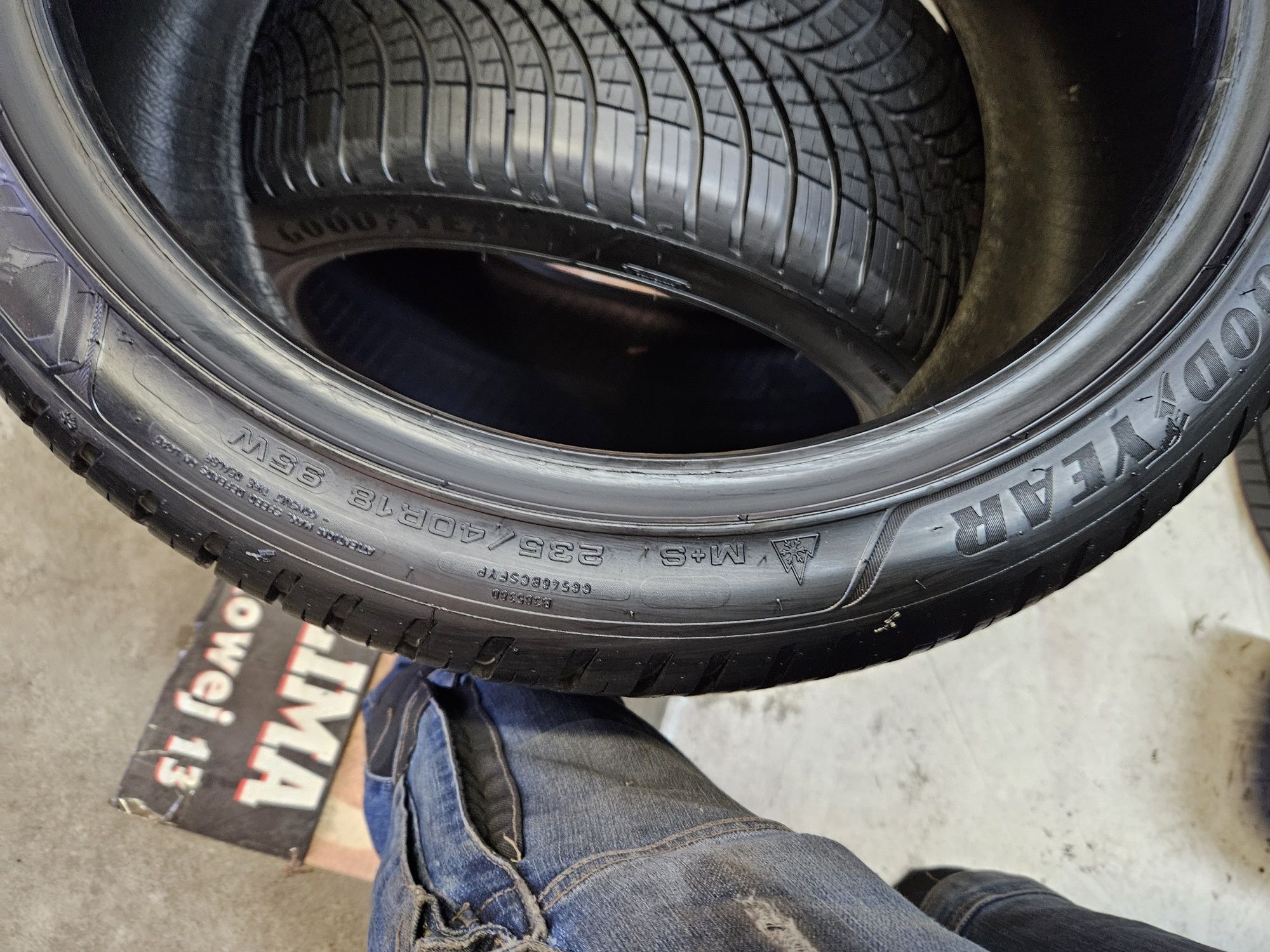 opony używane 235/40R18 Goodyear vector 4season Gen-3