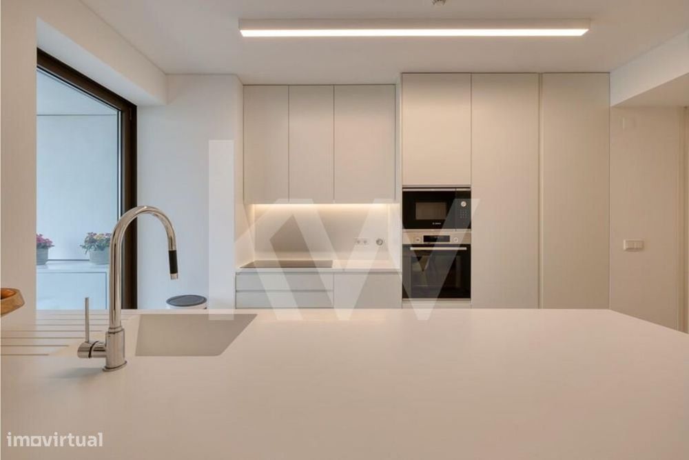 Viva o Luxo e Conforto no Coração de Benfica - T4 em Condomínio Exclus