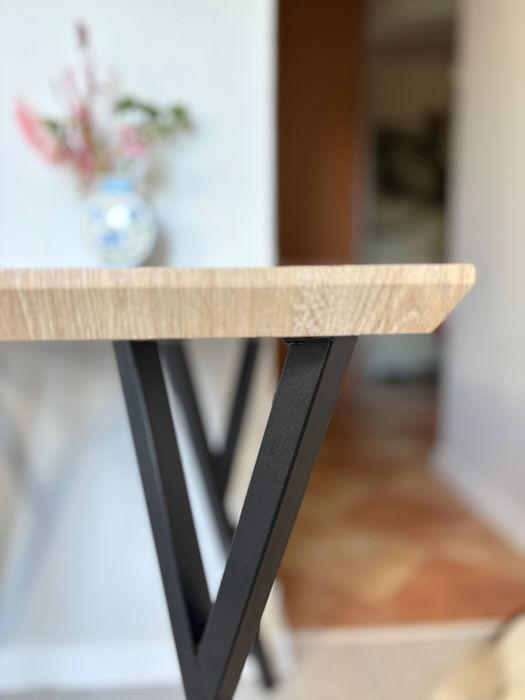 Stół jadalny 70x70 cm wysokość 75cm + dwa szare krzesła