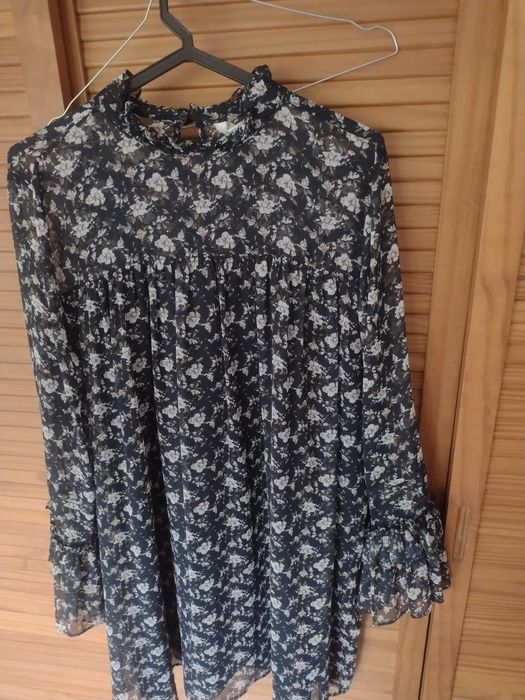 Vestido flores tons de preto