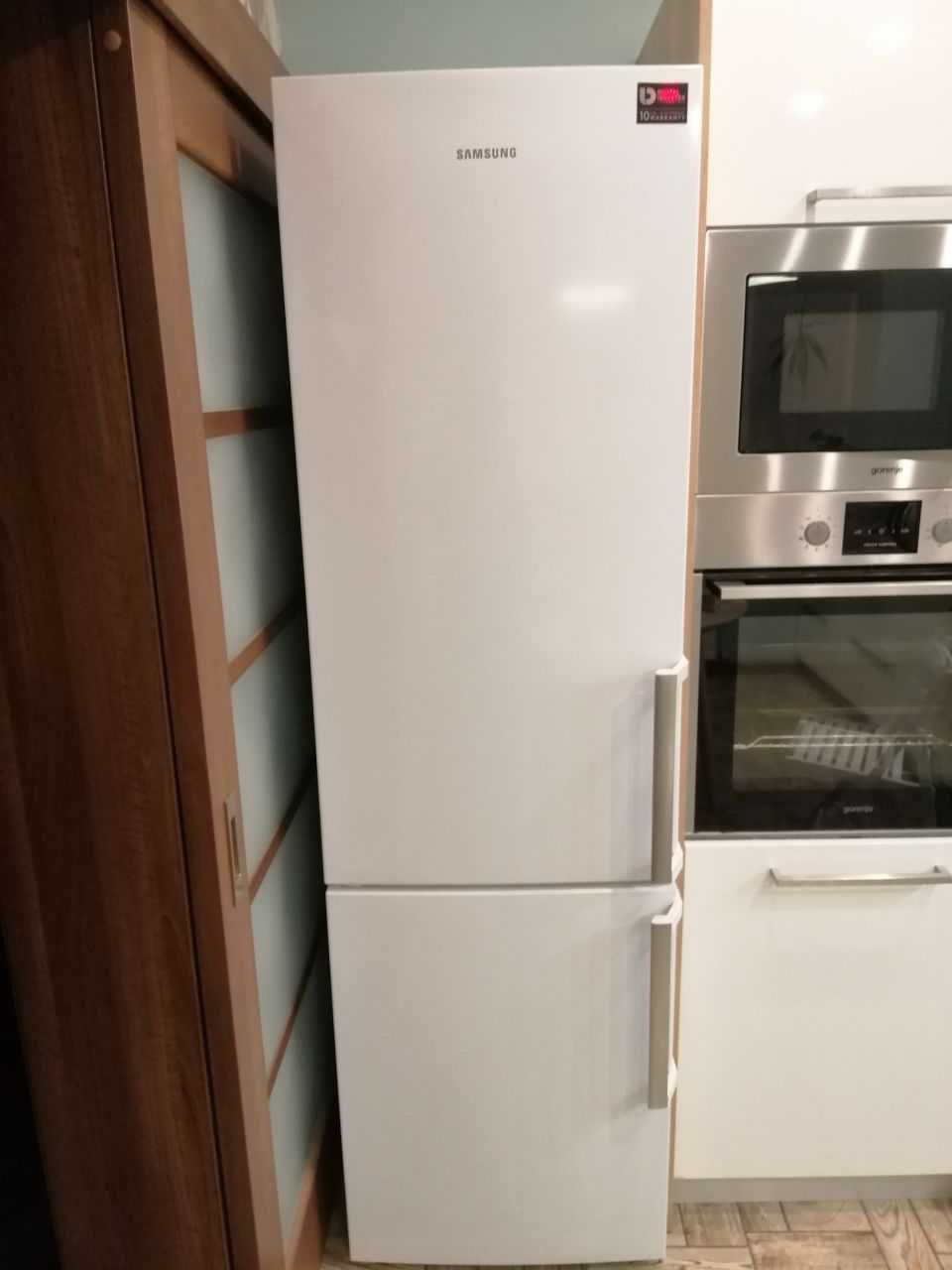 Холодильник Samsung RB37J5100WW высота 201 см в отличном состоянии