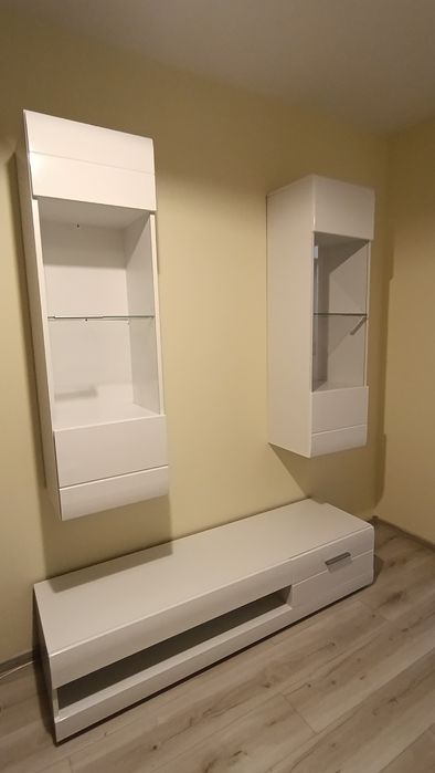 Zestaw nowoczesnych mebli pokojowych – biel