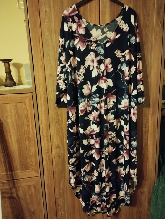 Elegancka sukienka wyjściowa w kwiaty