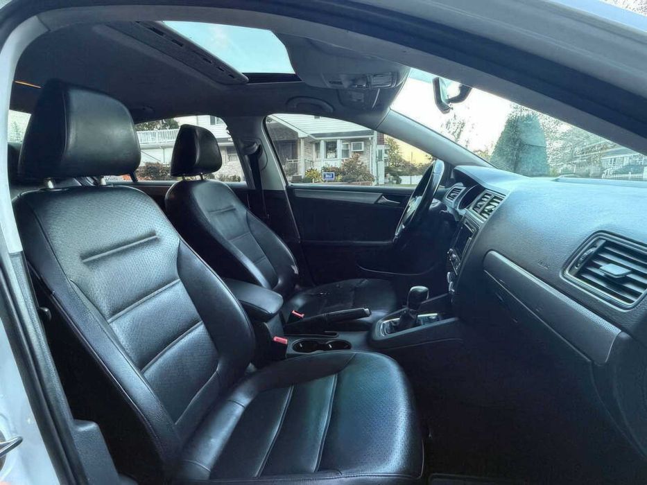 Volkswagen Jetta Sport      2015