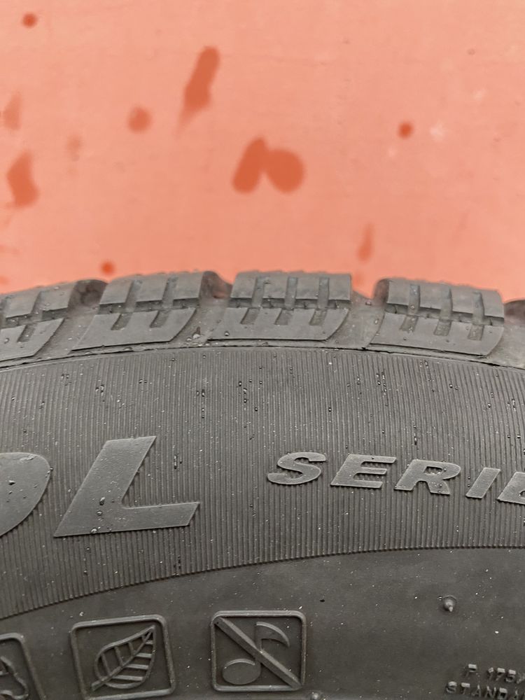 Зимові шини Pirelli 175/65 R15 диски Mini Cooper R15