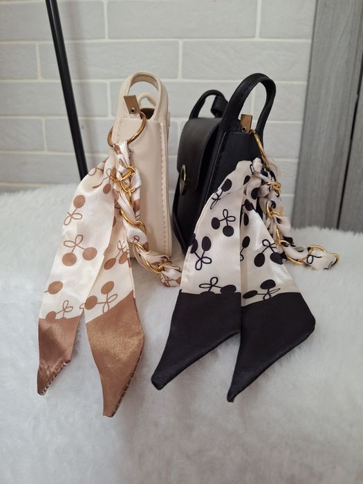 Маленька сумка з хустинкою