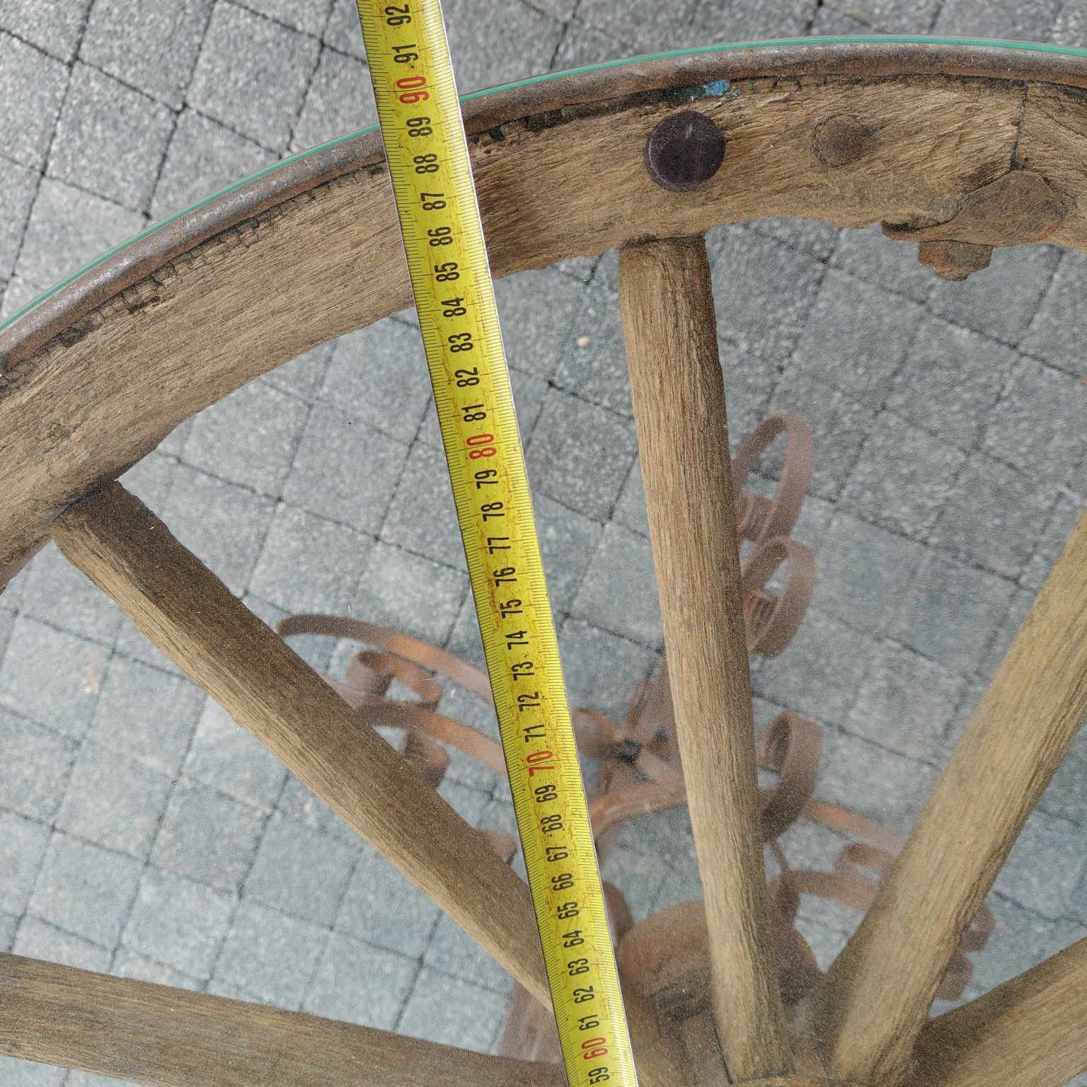 Stół okrągły z koła z szybą 10mm