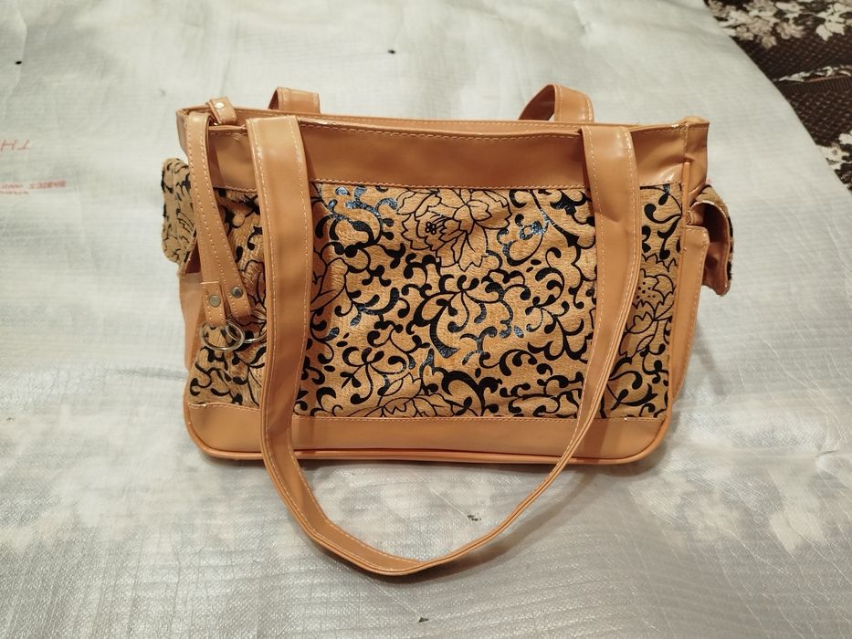 Жіноча сумка з вишивкою