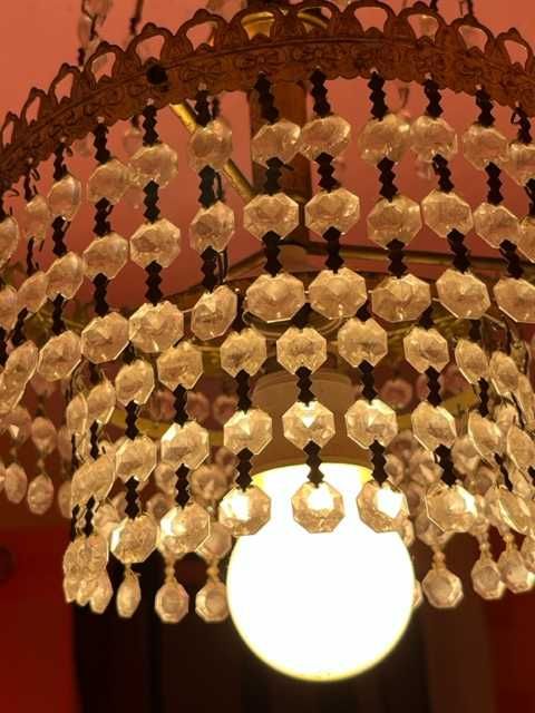 Candeeiro de teto antigo em bom estado