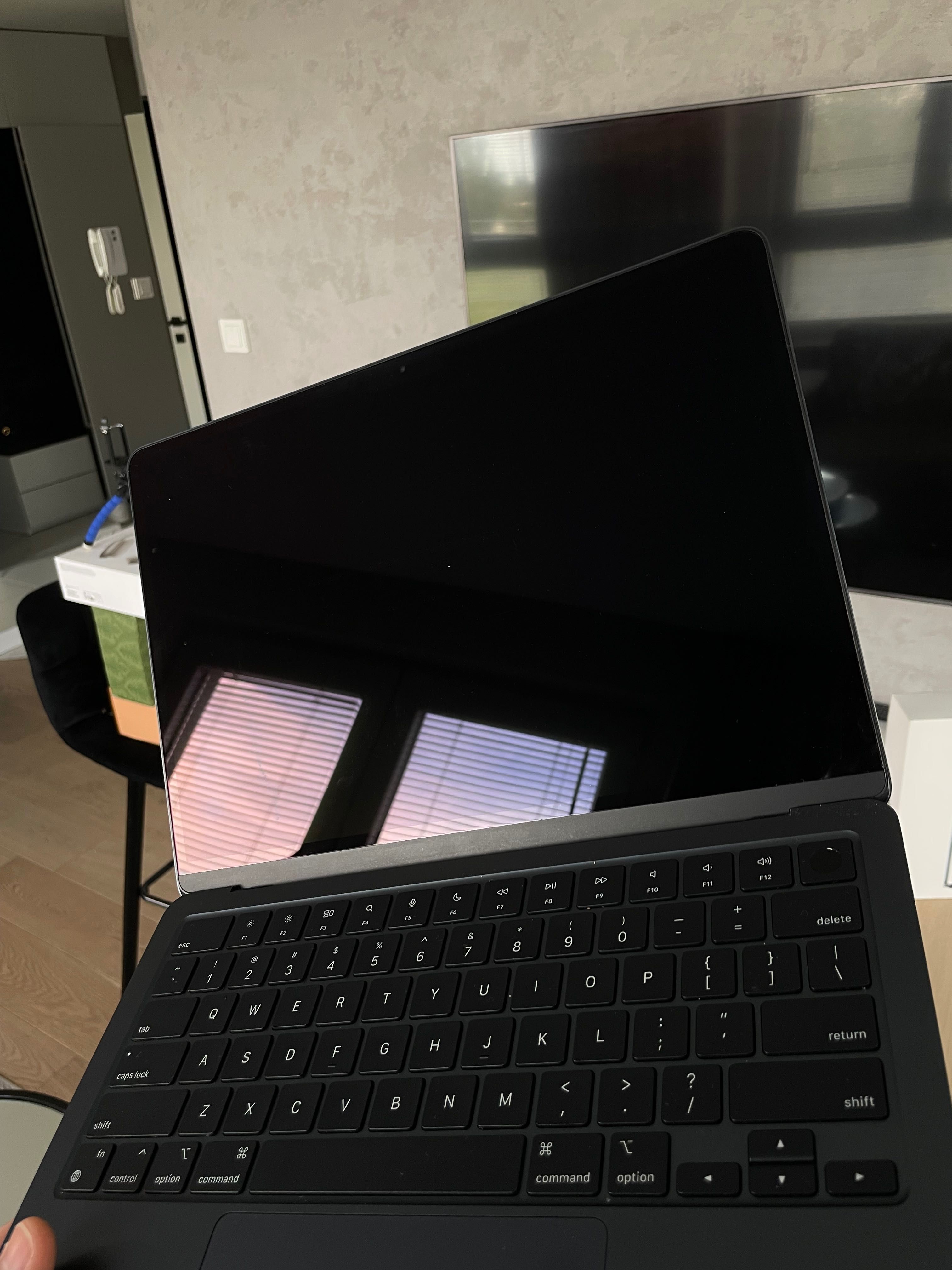 Macbook Air 13” M3 (8/256)