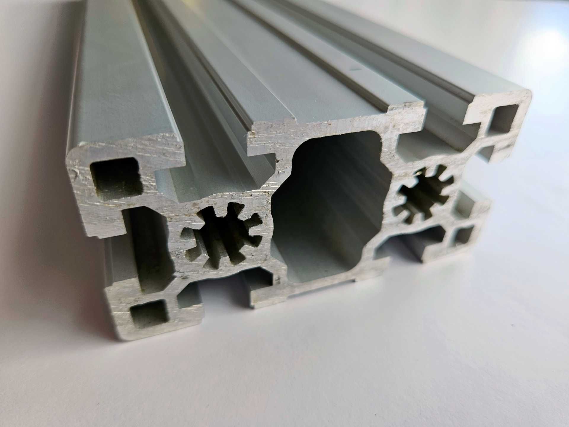 Aluminiowe profile konstrukcyjne / maszynowe