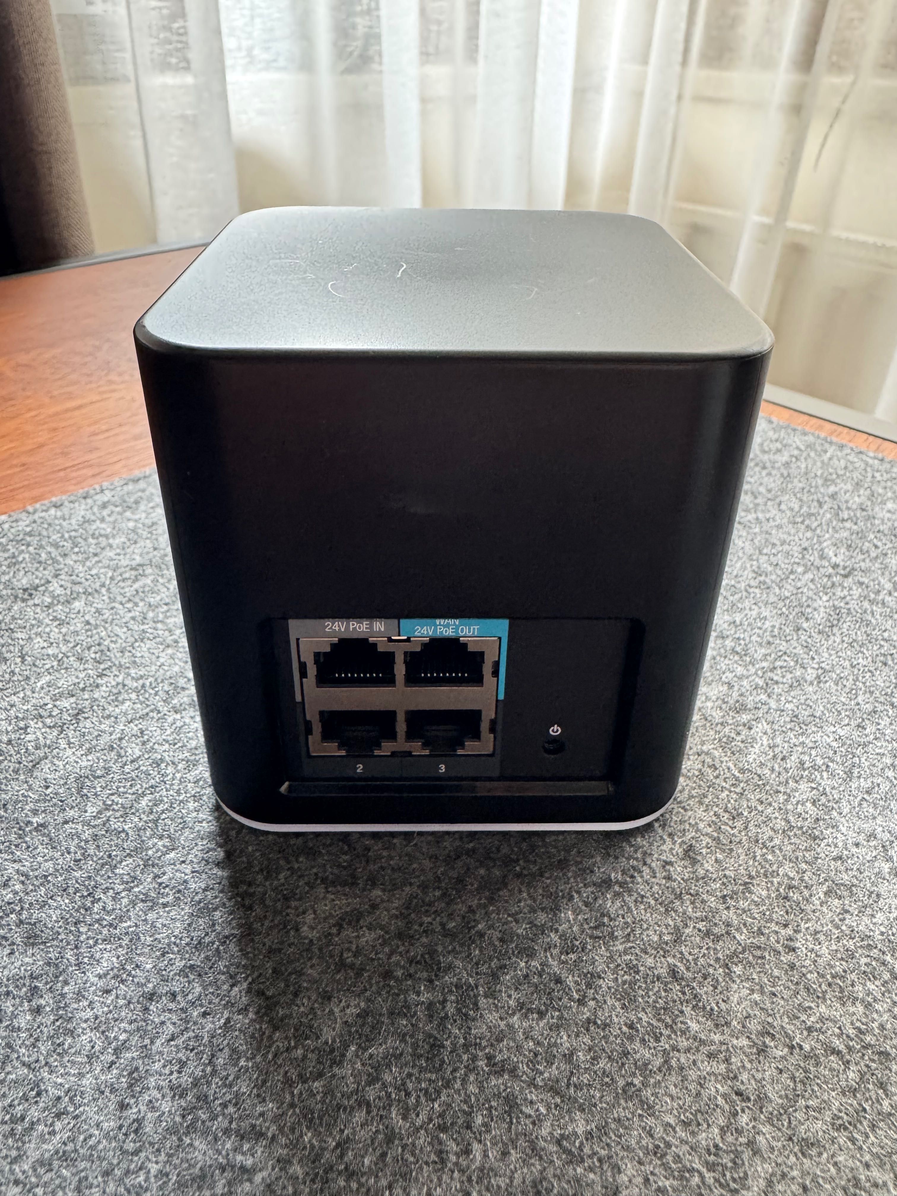 Router z access-point Ubiquiti AirCube AC