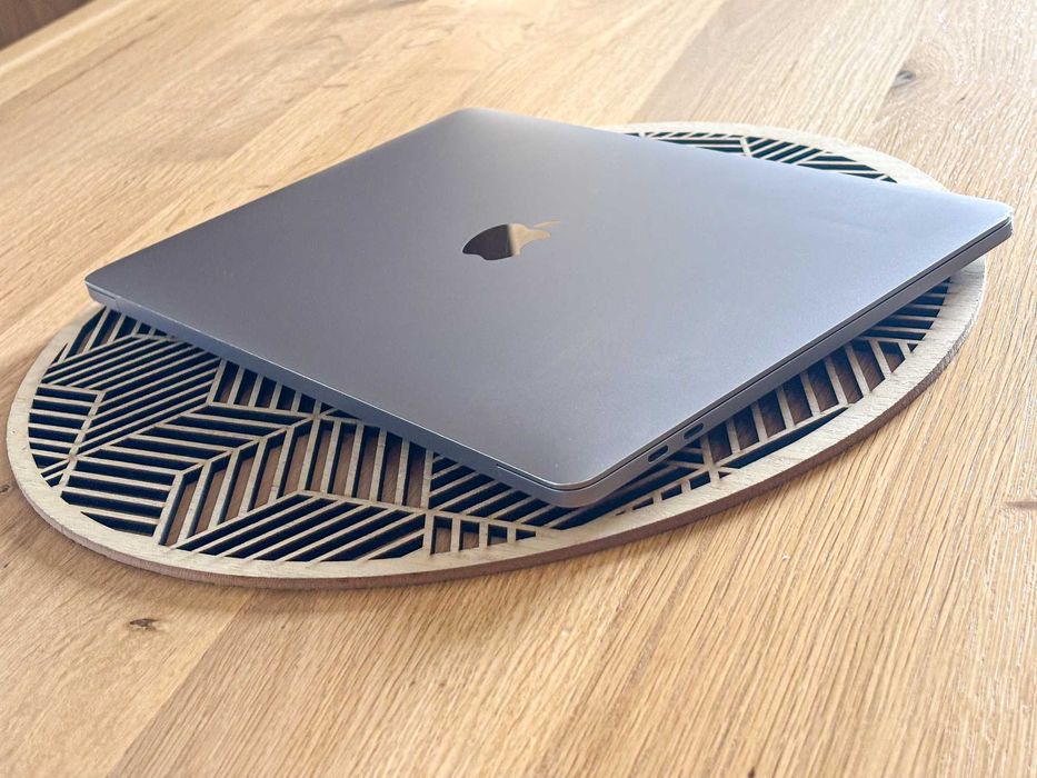 MacBook Pro 13″ M1, 16 GB RAM, 256 GB SSD – super stan