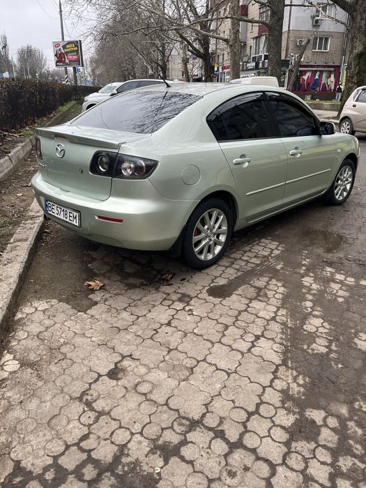 Авто Мазда 3  2008 год