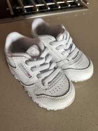 Białe buty dziecięce Reebok rozmiar 20