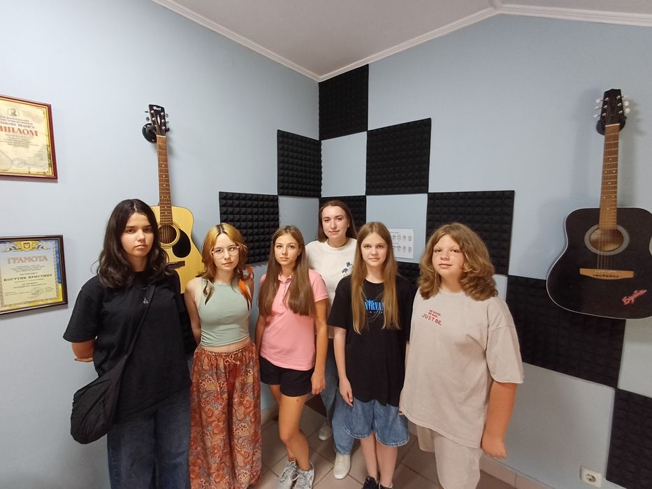 Уроки гри на гітарі. Репетитор з гітари. Репетитор. Гітара