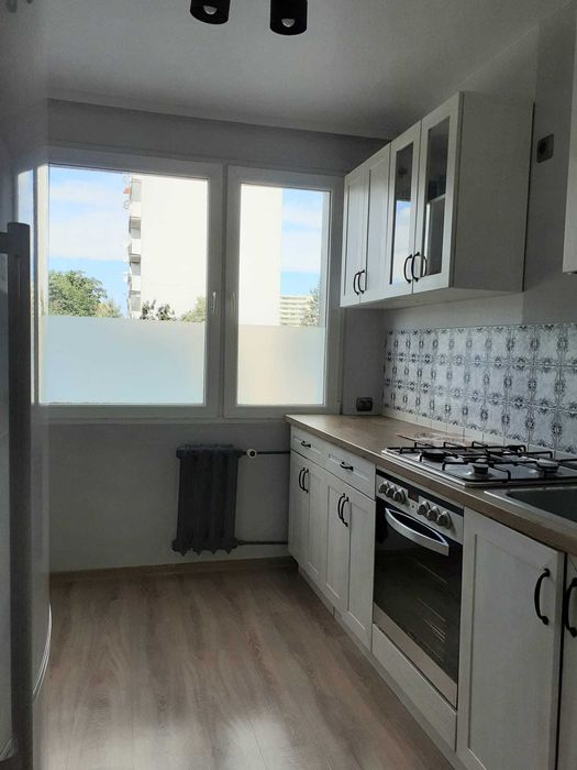 Dwupokojowy apartament z łazienką i kuchnią. 43m2, II piętro, winda.