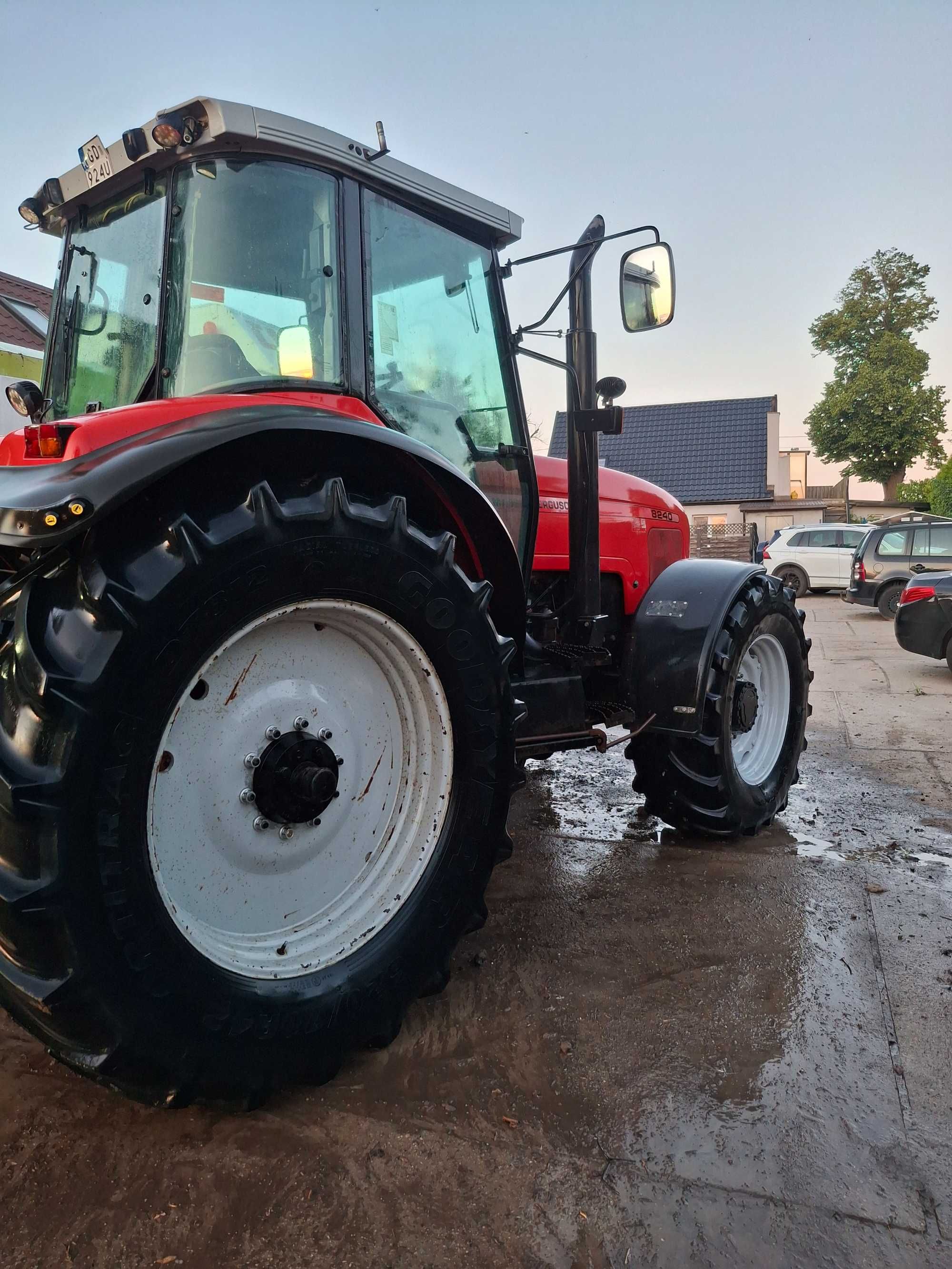 Massey Ferguson 8240
