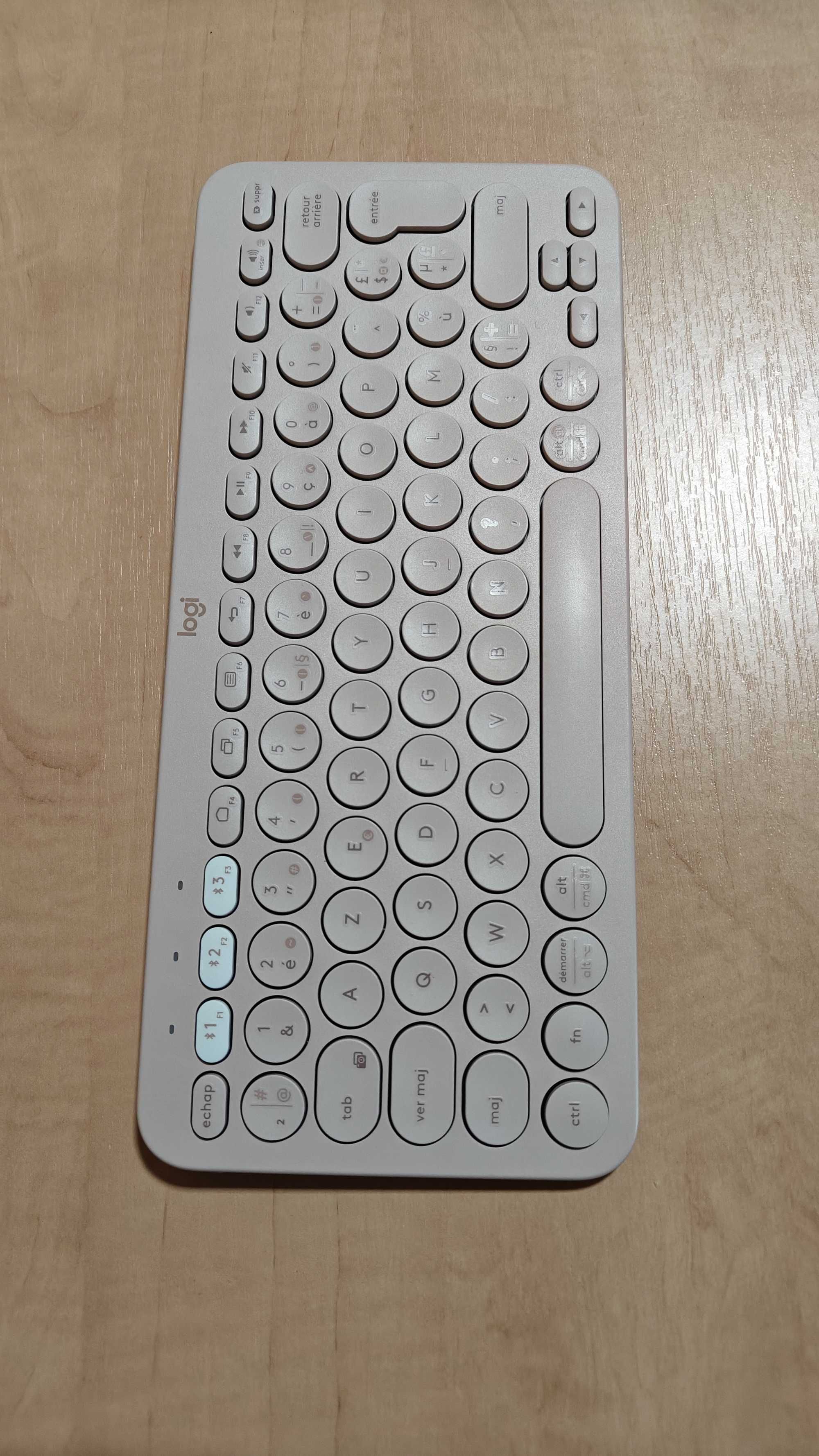 Продам клавиатуру Logitech k380