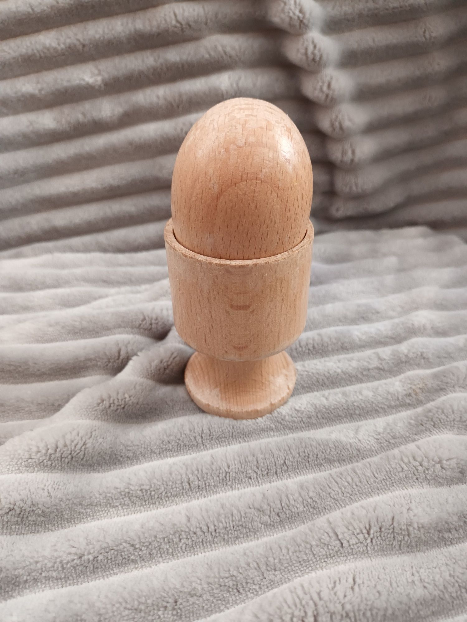 Яйце на підставці, дерев'яна іграшка монтессорі