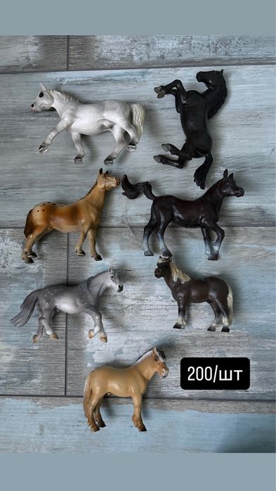 Продам лошадей  schleich  шляйх и аксессуары