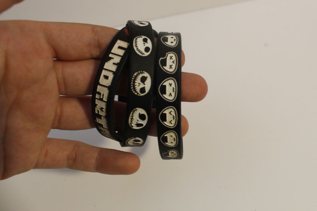 3 pulseiras Undertale Onigiri Tim Burton
