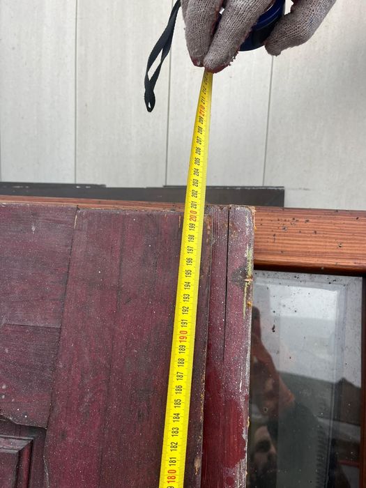 Drzwi drewniane do domu na budowę garażu