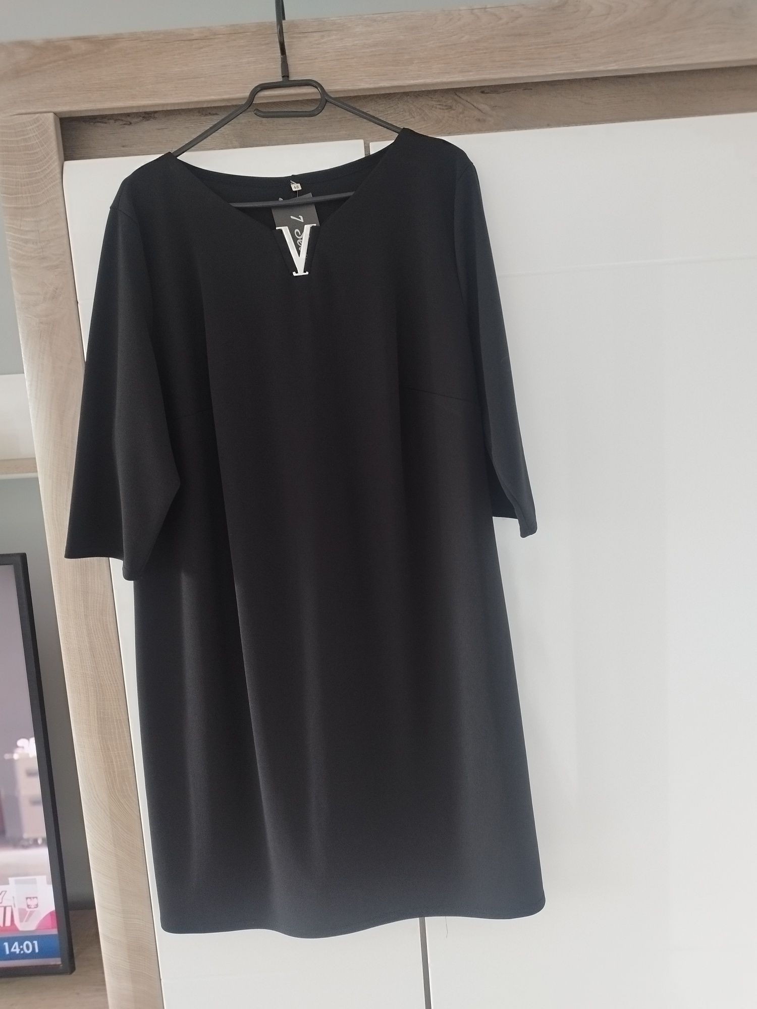 Sukienka czarna ze srebrnym dodatkiem- NOWA
