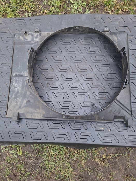 Дифузор радиатора Митсубиси Паджеро Вагон 4