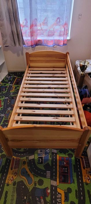 Łóżko sosnowe pojedyńcze