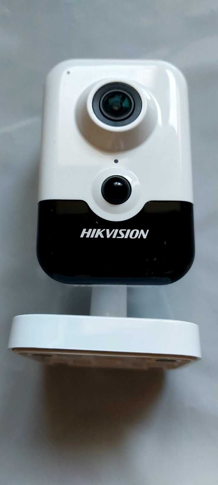 IP видеокамера Hikvision DS-2CD2421G0-I