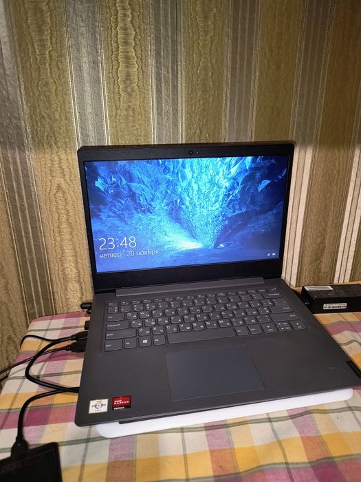 Ноутбук Lenovo V14