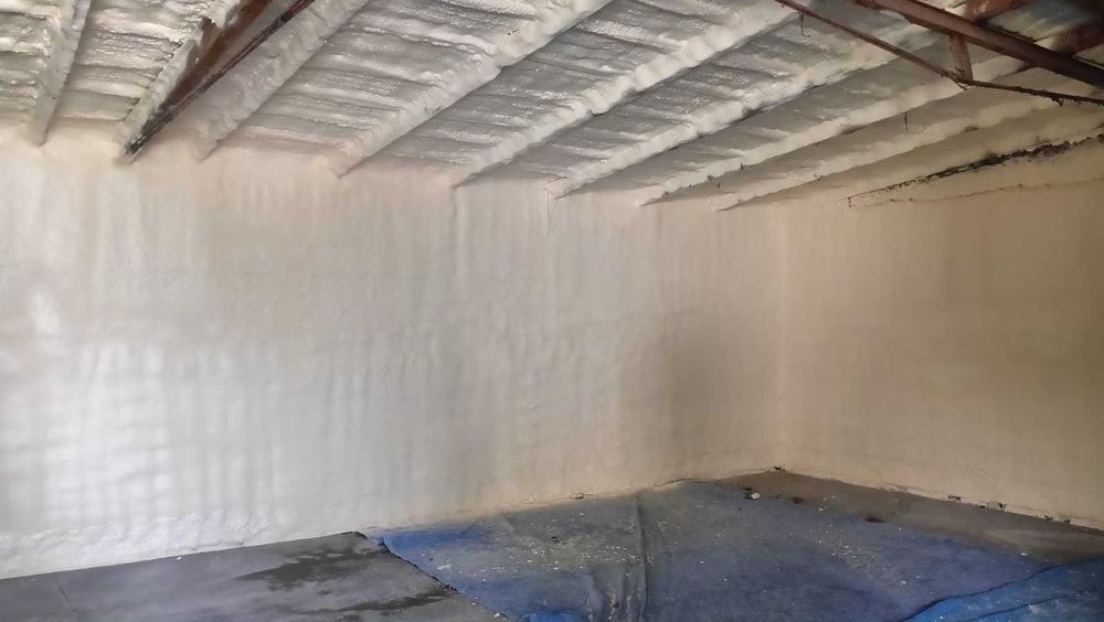 Ocieplanie Pianą Izolacje Natryskowe Pianką PUR Ocieplanie poddasza