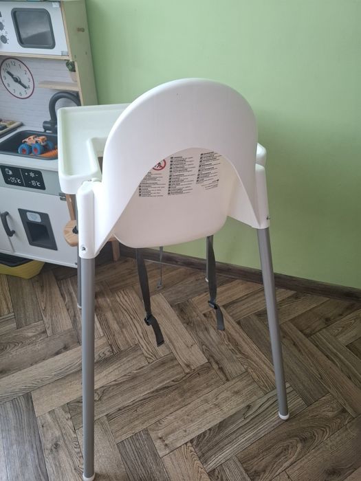 Krzesełko Ikea do karmienia z drewnianym podnóżkiem