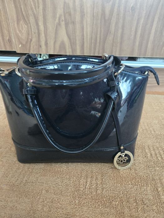 Сумочка лакова жіноча