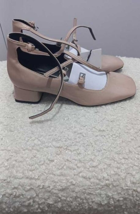 Туфлі в стилі Мері Джейн від Zara