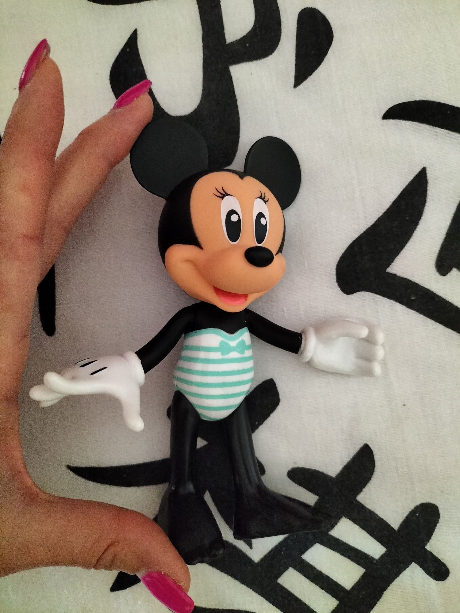 Boneca Minnie com várias roupas