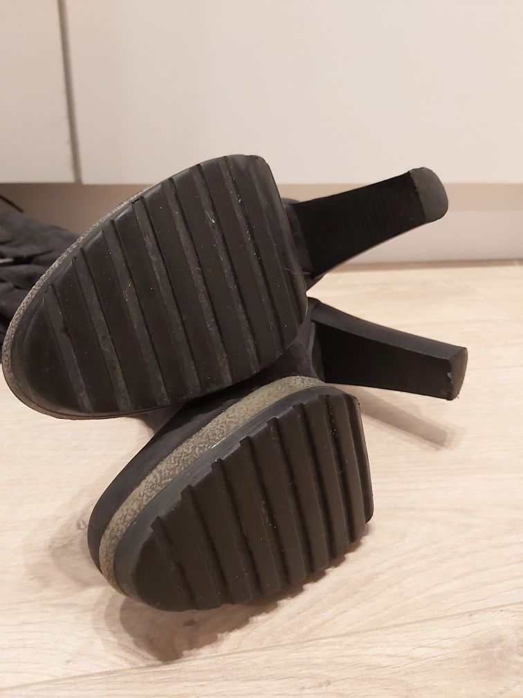 Włoskie skórzane ocieplane buty kozaki zimowe na obcasie rozm. 39