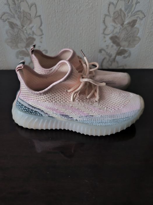 Продам кросівки для дівчинки