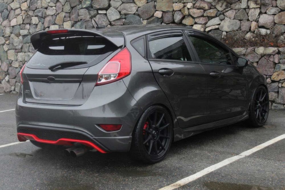 Ford Fiesta ST      2016