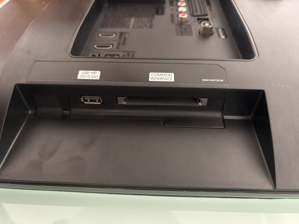 TV Samsung T24E310EW
