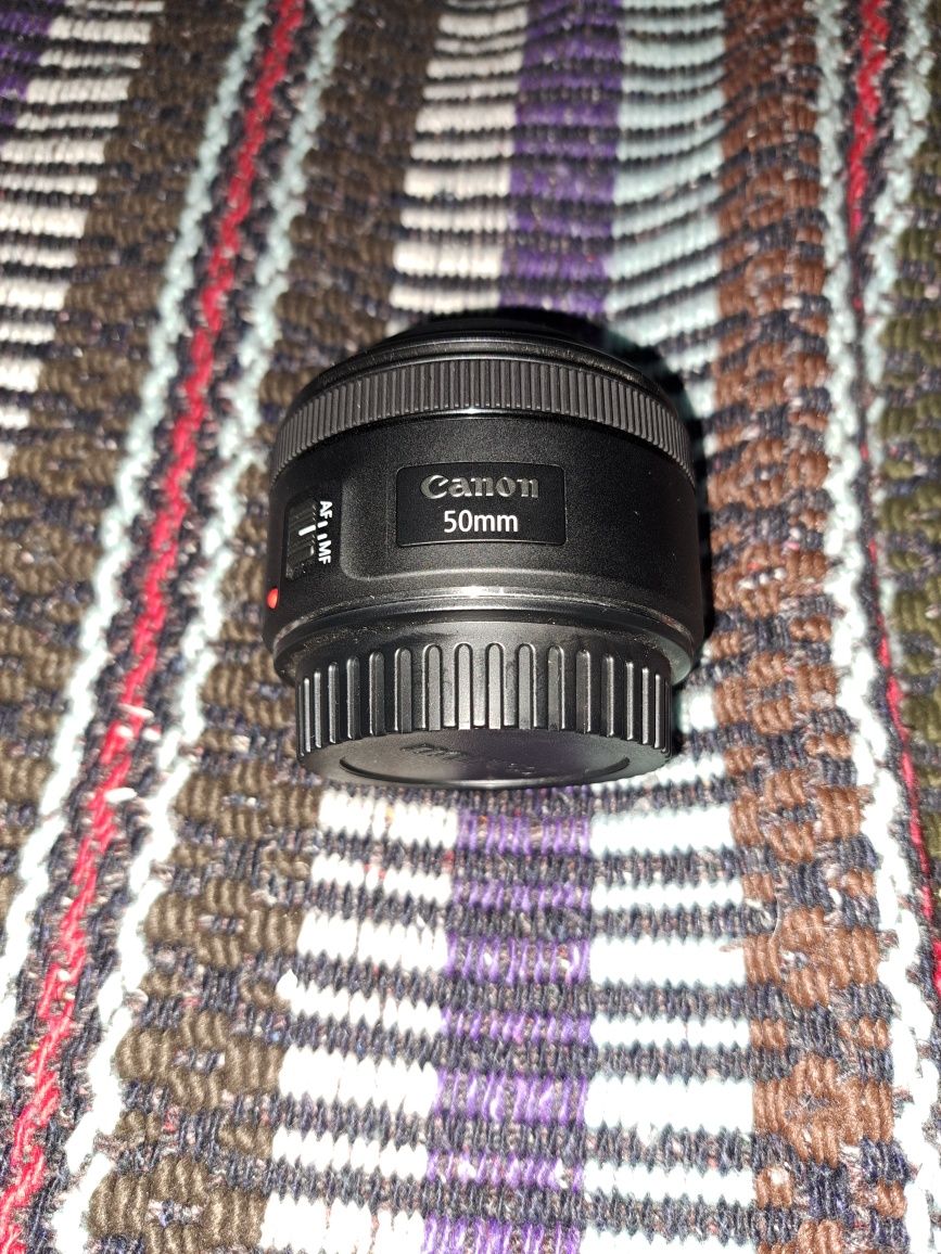 Canon EOS 2000d + 2 objetivas