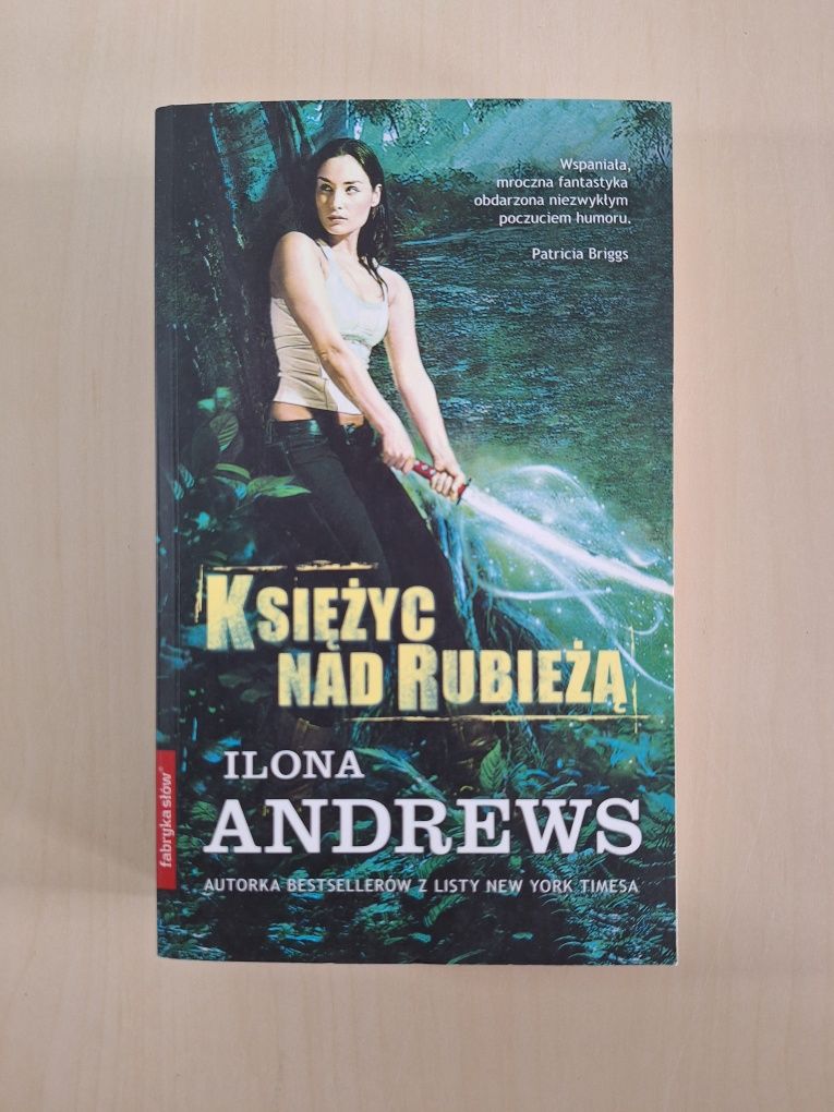 Ilona Andrews Księżyc nad rubieżą
