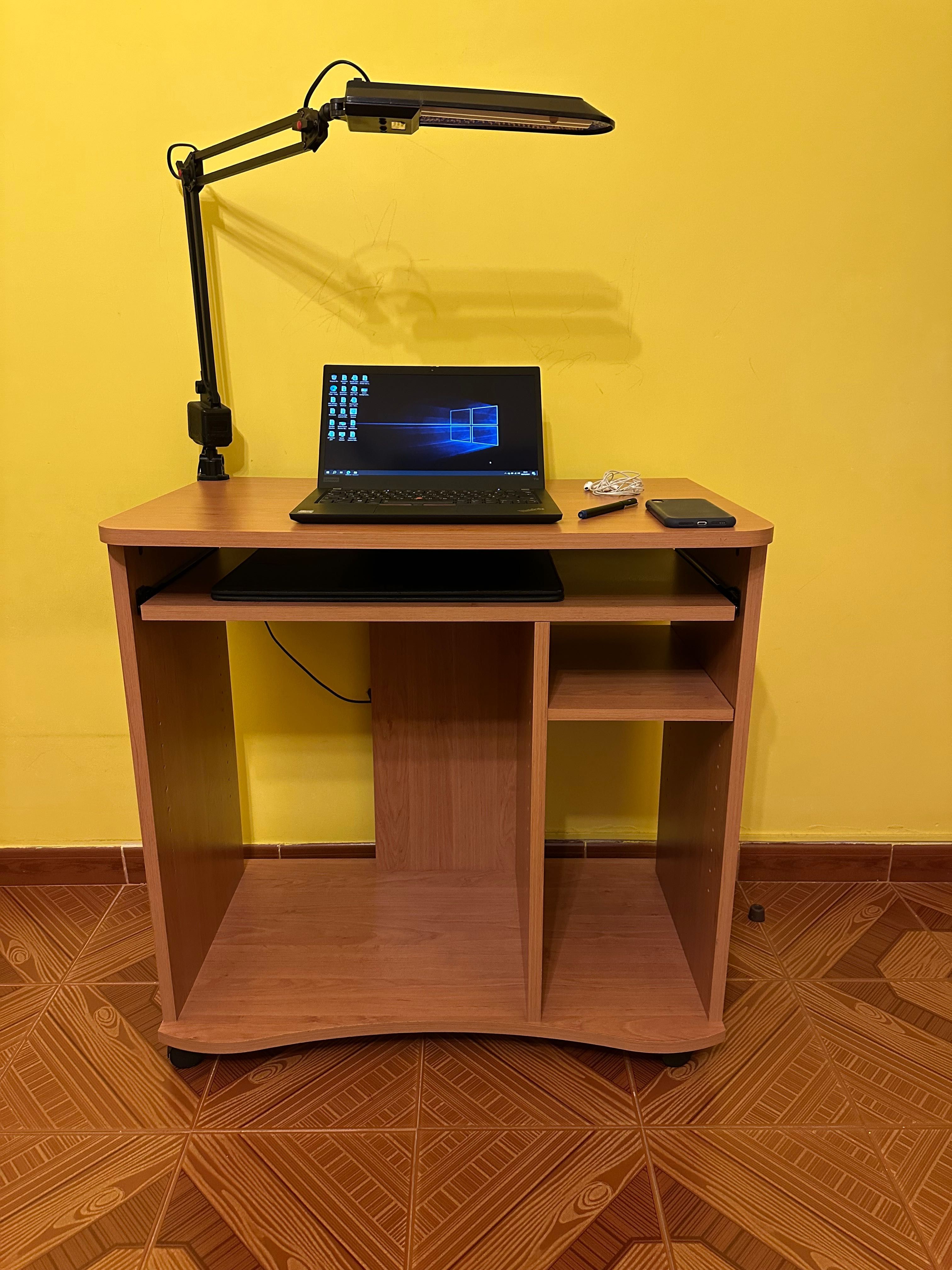Mesa de estudo, secretaria, mesa de computador
