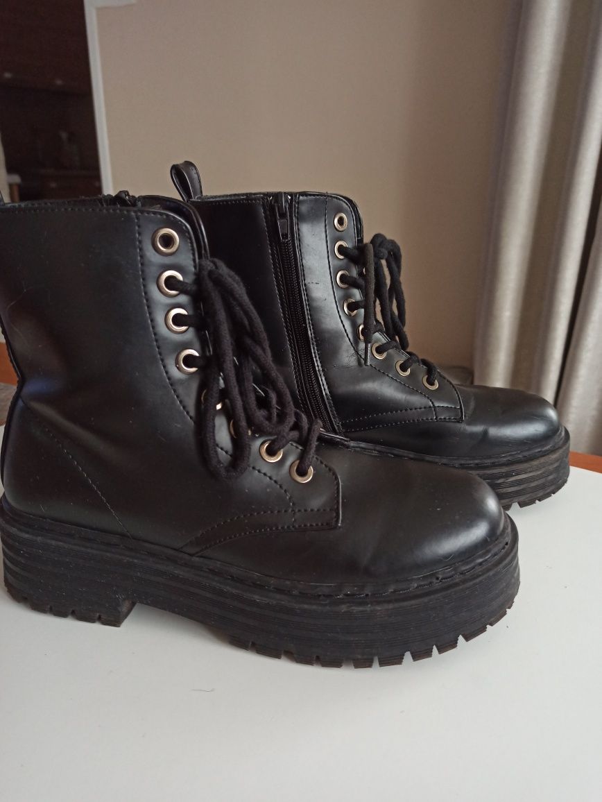 Czarne buty na platformie Primark rozm. 39