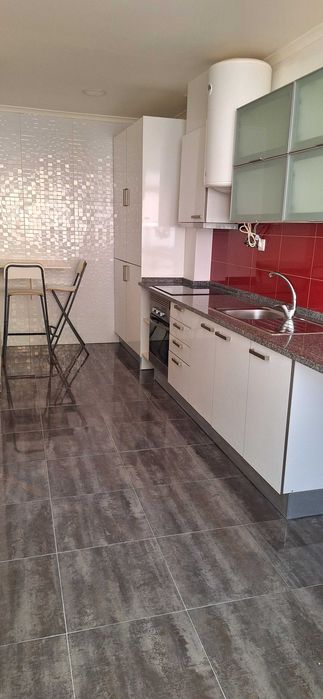 Apartamento T2.  Com boas areas perto da estação da  Amadora .