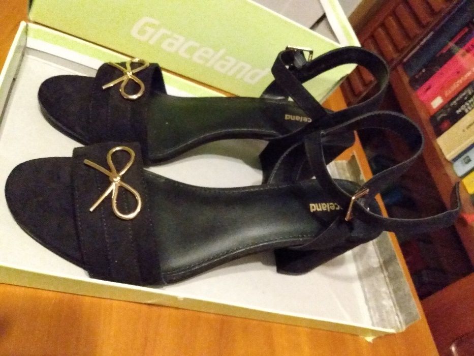 Eleganckie, nowe sandały rozmiar 40