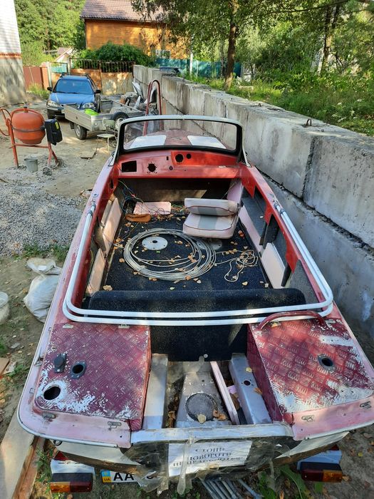 Лодка пластиковая